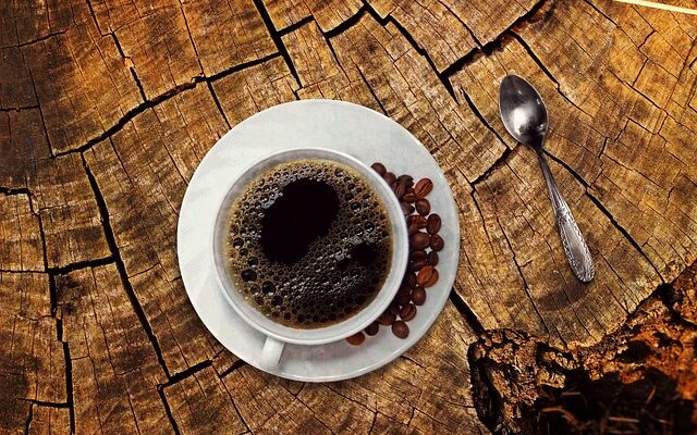 Stempelkande og kaffekværn: En kaffeentusiasts bedste ven